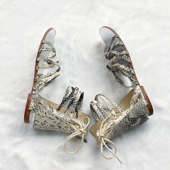 Free People Juliette Wrap Leather Sandals Snakeskin Print Flats Gladiator - Picture 6 of 10